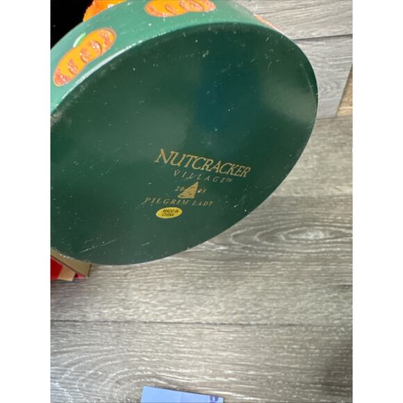 Vtg Nutcracker Village Pilgrim Woman Original Box 2005 Thanksgiving 14” Tall - Picture 9 of 9